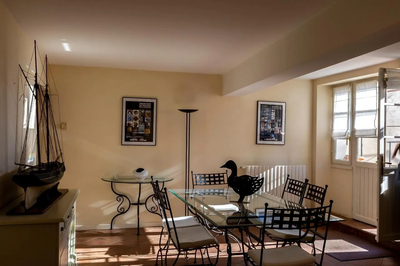 ¨Gite Du Cafe Suquet Giroussens Holiday home