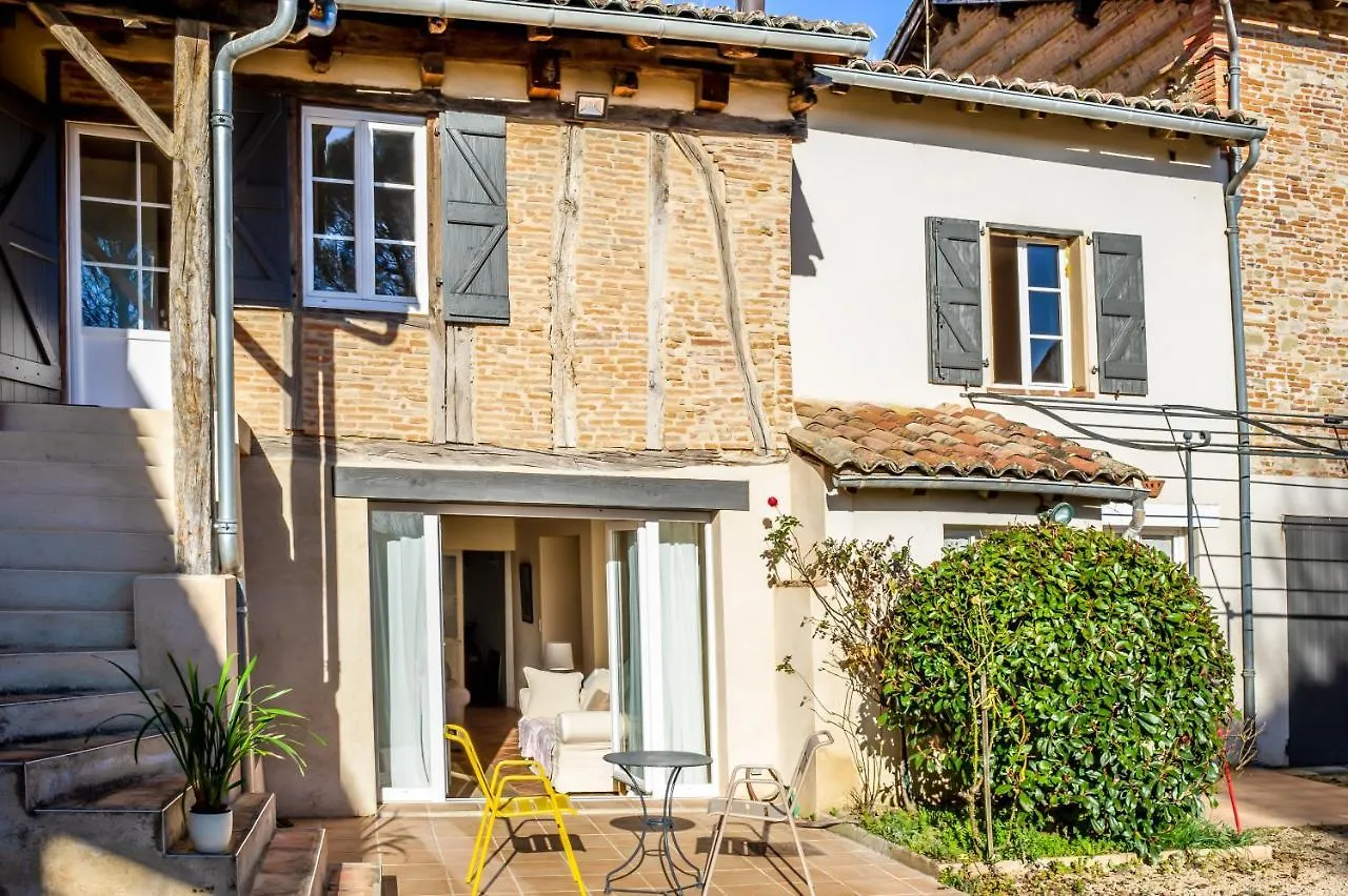 Holiday home ¨Gite Du Cafe Suquet Giroussens